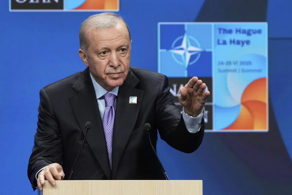 إردوغان وأمين عام الناتو ناقشا الضمانات الأمنية لأوكرانيا