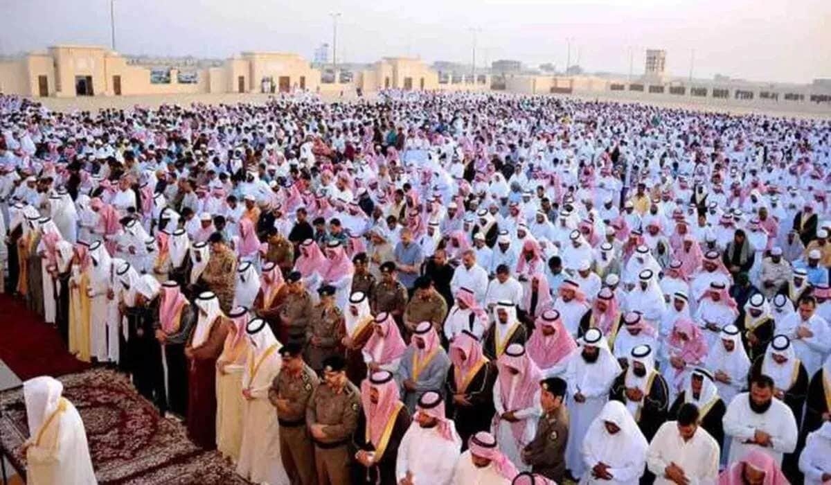 هل صلاة العيد تسقط صلاة الجمعة.. ماذا يقول الفقهاء؟