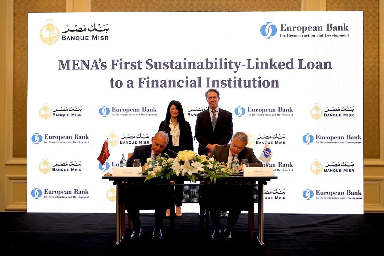 بنك مصر والبنك الأوروبي لإعادة الإعمار يوقعان أول قرض مرتبط بالاستدامة بقيمة 100 مليون دولار