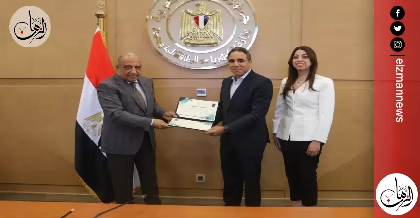 وزير الكهرباء يسلّم شهادات تأهيل 4 مشروعات لإنتاج الطاقة المتجددة وبيعها للمستهلكين