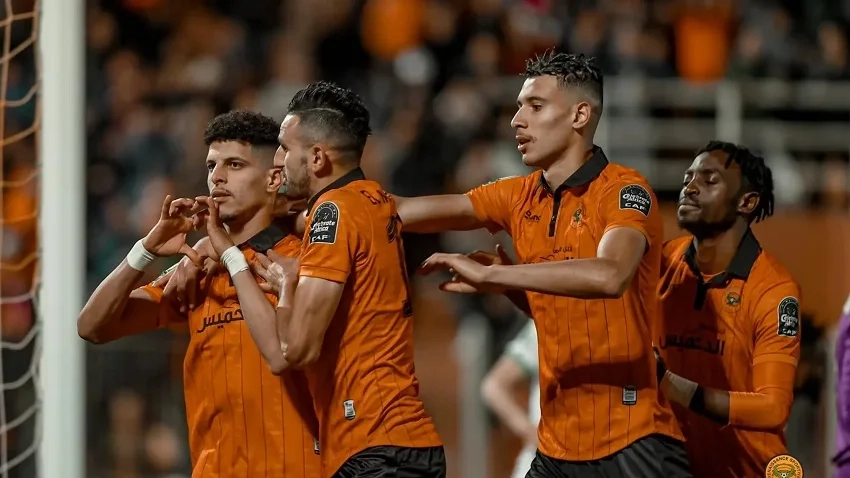 نهضة بركان تضع قدماً في نهائي كأس الكونفدرالية بفوز عريض على النادي القسنطيني الجزائري