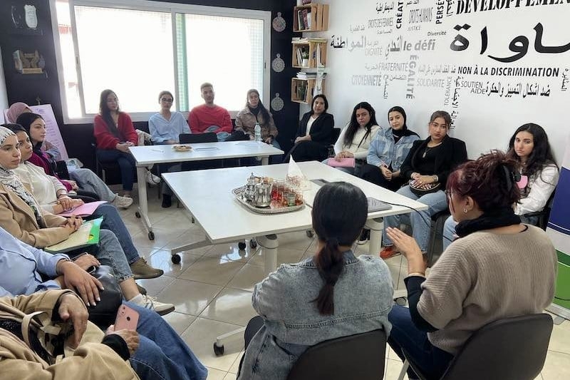 سابقة: مسيرة للمطالبة بالمساواة في الأعمال المنزلية بين الرجال والنساء تحت شعار: 'شقا الدار ماشي حكرة'