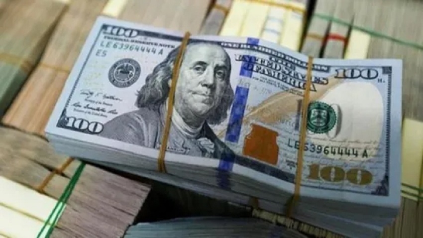 الدولار يتراجع لأدنى مستوى منذ أبريل وسط رهانات متزايدة على خفض الفائدة الأمريكية
