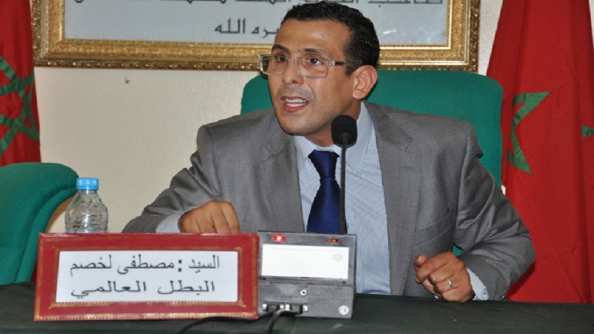 قاضي التحقيق يقرر متابعة مصطفى لخصم في حالة سراح ويمنعه من مغادرة المغرب