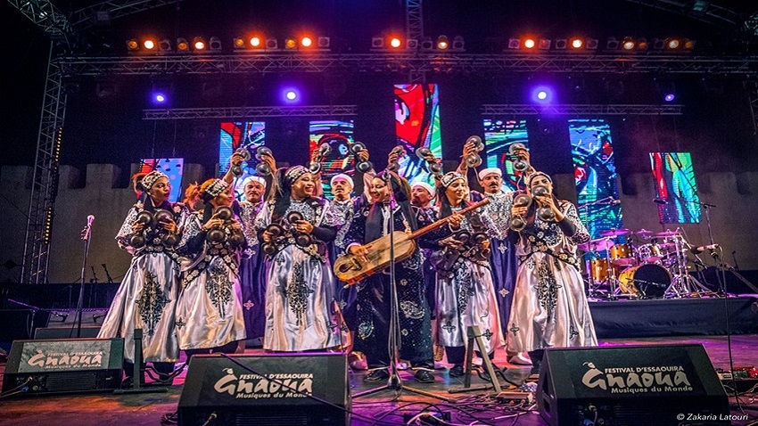 مهرجان كناوة بالصويرة 2025: برنامج غني يجمع بين عمالقة كناوة ونجوم عالميين