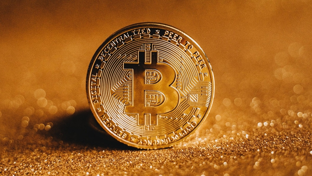 انهيار البيتكوين لأدنى مستوى في شهر بفعل التصعيد الإيراني