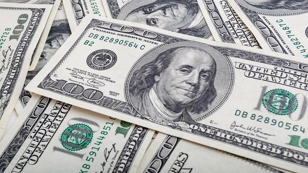 الدولار يرتفع وسط توتر الشرق الأوسط وترقب الأسواق