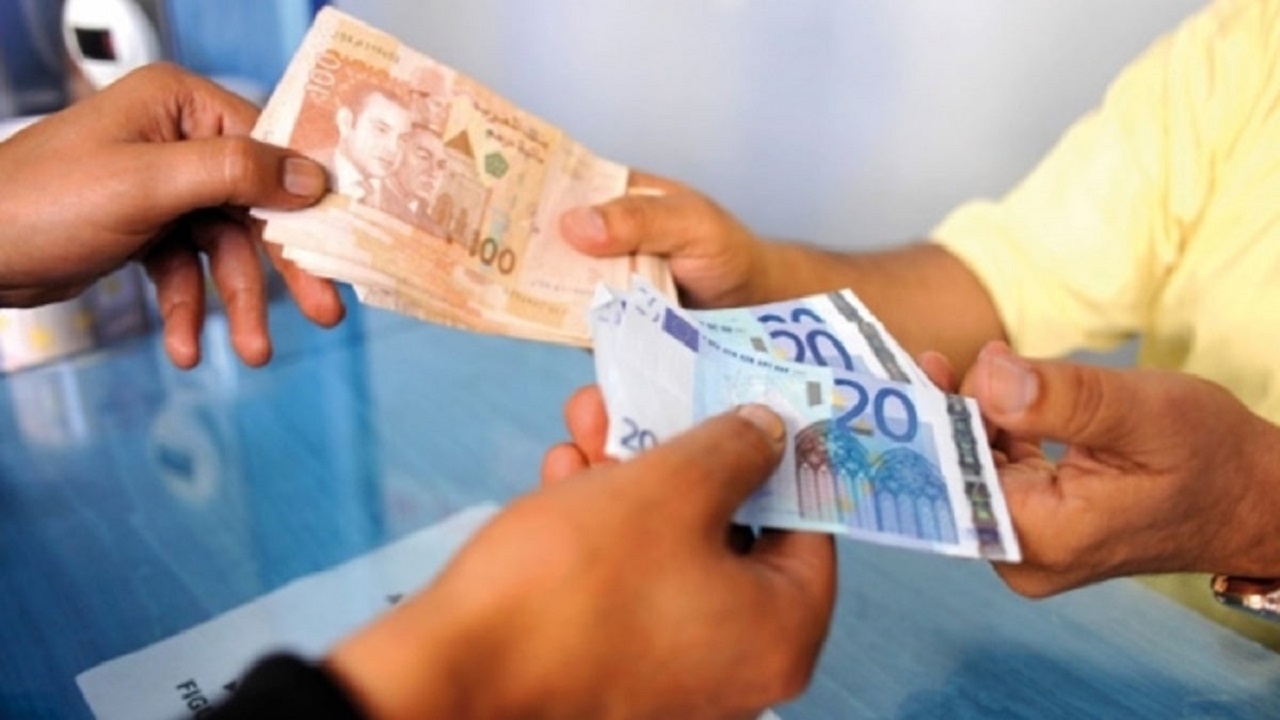 سعر صرف الدرهم المغربي يرتفع أمام الأورو ويتراجع مقابل الدولار خلال الأسبوع المنصرم