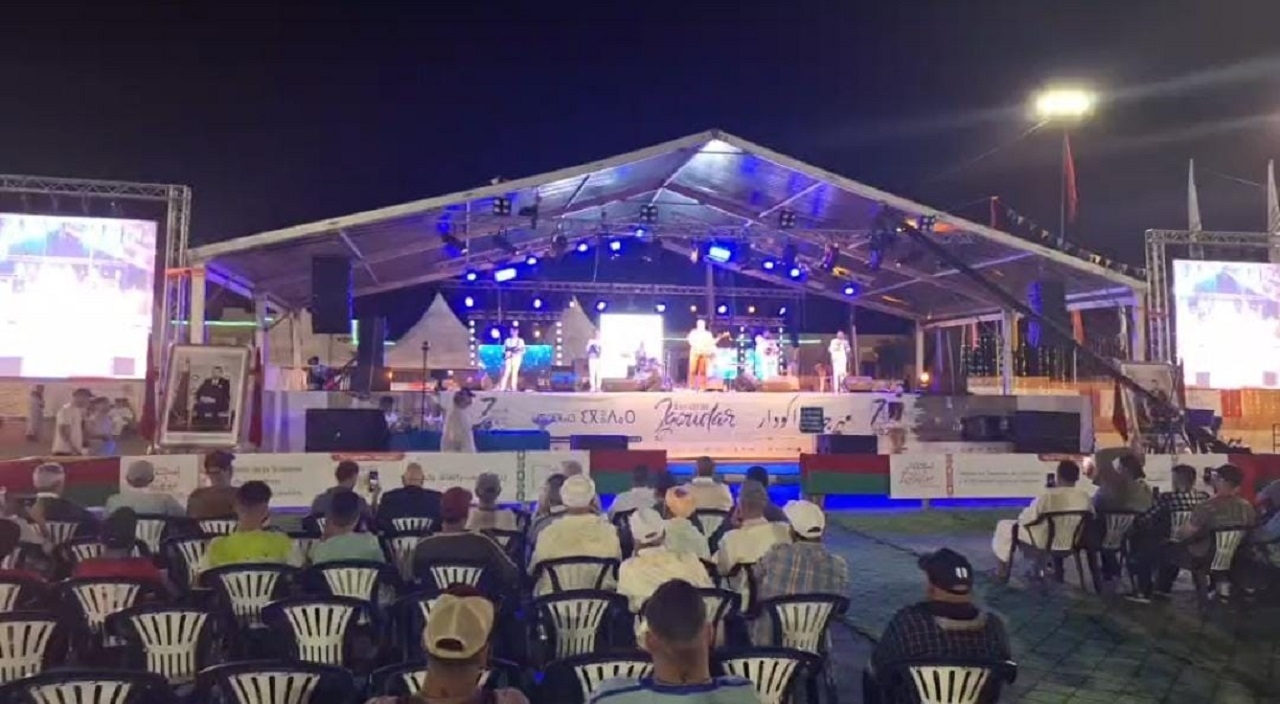 افتتاح مهرجان اذاوكنيظيف:عزوف جماهيري وإخفاق تنظيمي وخيارات فنية مربكة