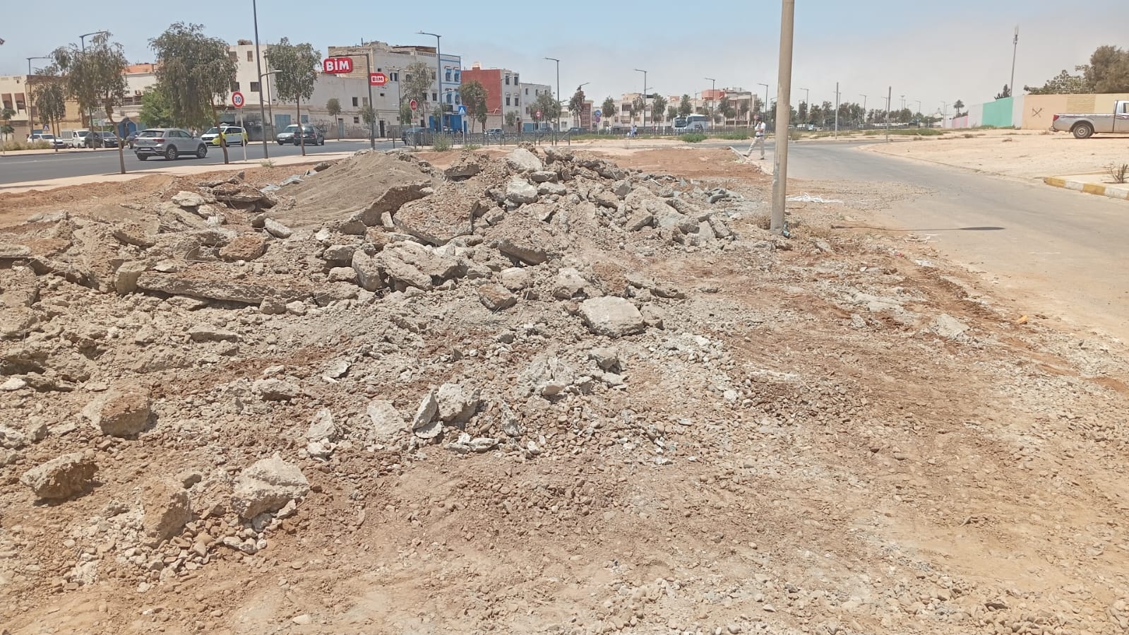 أكادير : الشرطة الإدارية الجماعية تنهي مخالفة الاعتداء على المناطق الخضراء بشارع العيون