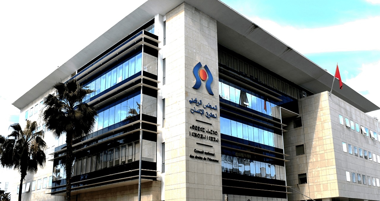 هل أصبح بث مقاطع الفيديو الصادمة في المغرب تطبيعًا مع العنف؟ المجلس الوطني لحقوق الإنسان يدق ناقوس الخطر
