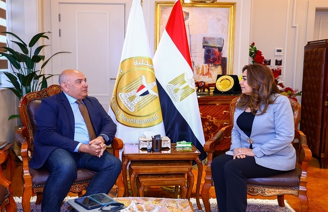 وزيرة التنمية المحلية تبحث تطوير أطلس المدن المصرية مع المهندس سهيل العُبد