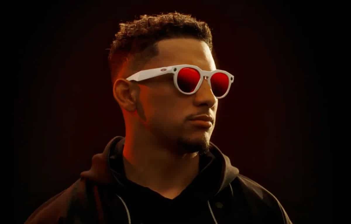 ميتا تكشف عن نظارات Oakley الذكية الجديدة