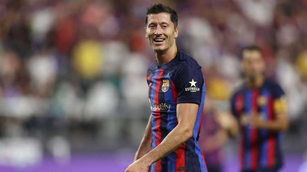 جاكسون بديلا ليفاندوفسكي في برشلونة