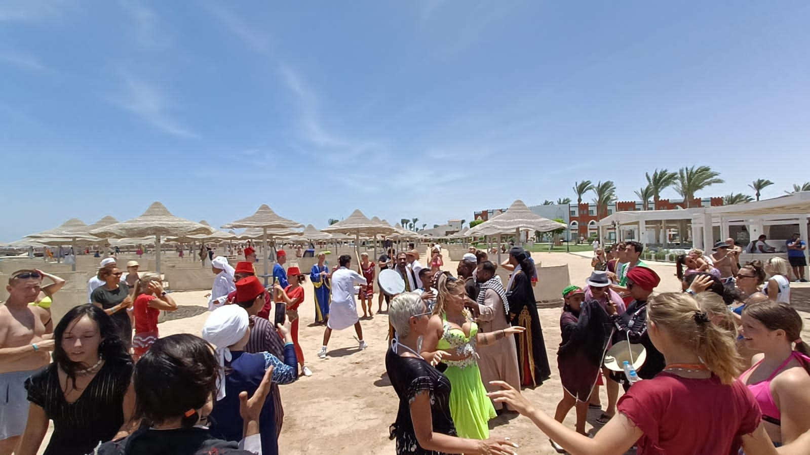 شواطئ الغردقة العامة تستقبل 30 ألف زائر خلال عيد الأضحى