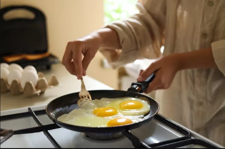 خطورة الإفراط في تناول البيض