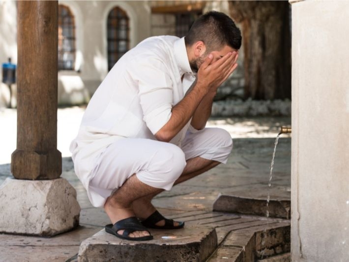 ما حكم الاغتسال بمياه الصرف الصحي بعد معالجتها؟… أمينة الفتوى تجيب