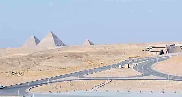 الخبراء يطالبون بإعادة النظر فى مشروع تطوير منطقة الأهرامات