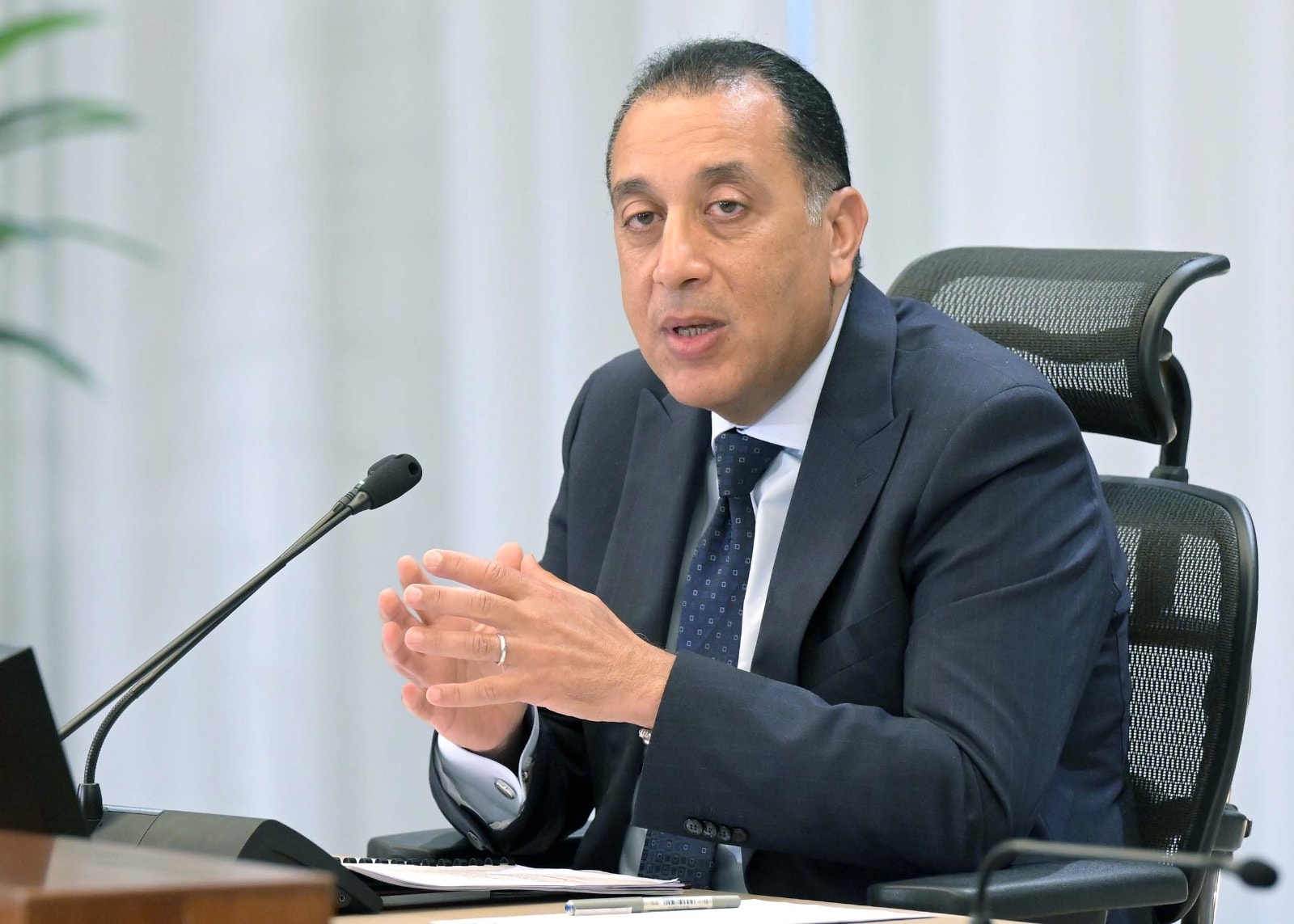 وزير قطاع الأعمال يستعرض عددًا من الفرص الاستثمارية مع القطاع الخاص