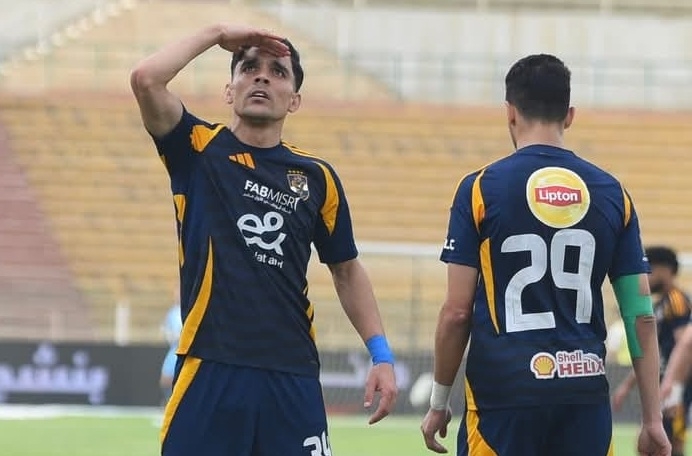 بن شرقي يضع الأهلي في المقدمة على حساب سيراميكا