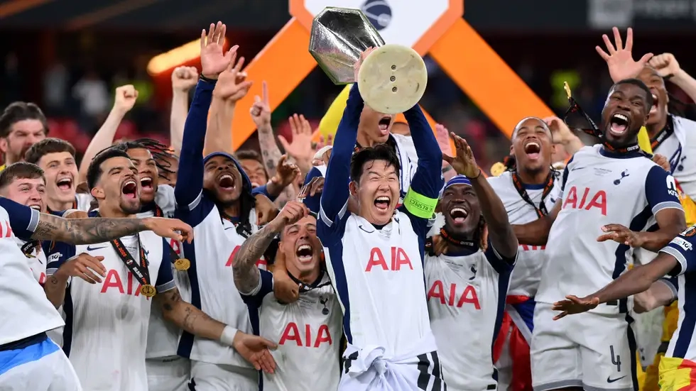 توتنهام يتوج بلقب الدوري الأوروبي على حساب المان يونايتيد