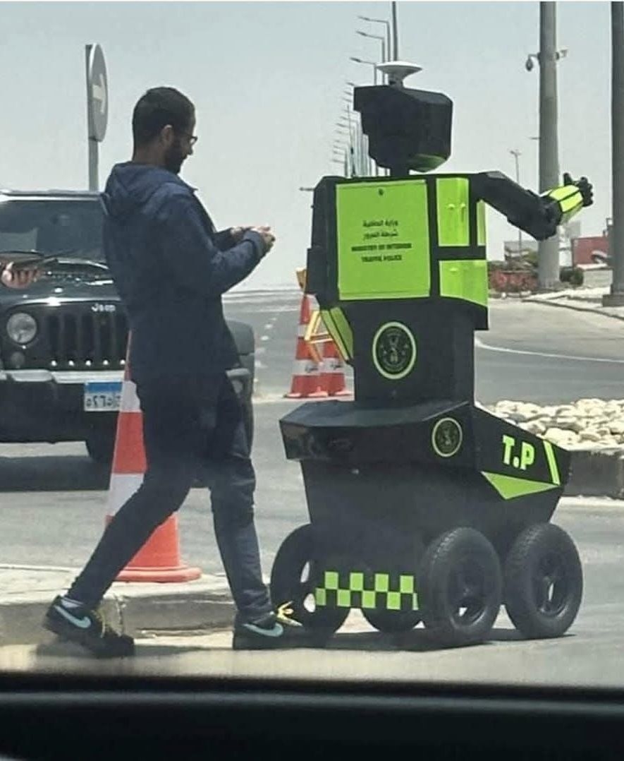 'روبوت المرور' .. تجربة جديدة تنطلق في مصر