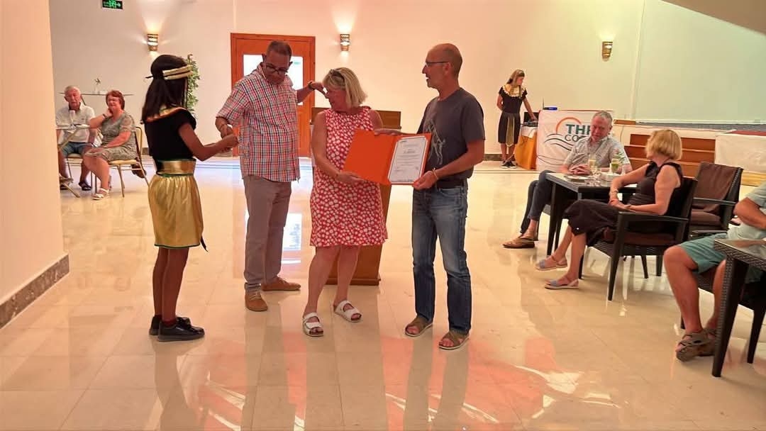 تكريم 3 سياح بمرسى علم زاروا فندق 300 مرة