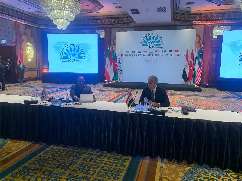 وزير السياحة والآثار: نعمل على تحويل السياحة إلى قوة اقتصادية مستدامة وتعزيز التعاون مع دول D-8