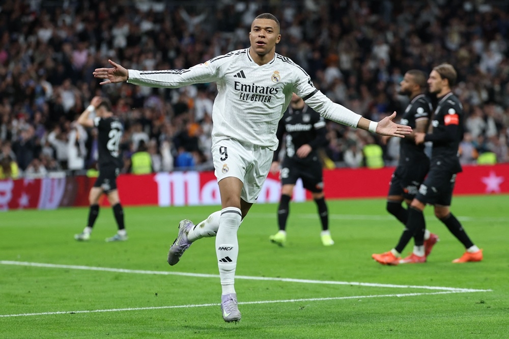 ريال مدريد يعرض الرقم 10 على مبابي