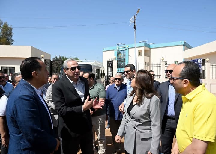 رئيس الوزراء يتفقد مُستشفى محلة مرحوم التخصصي ومشروع تغطية المصرف المواجه لها بالغربية