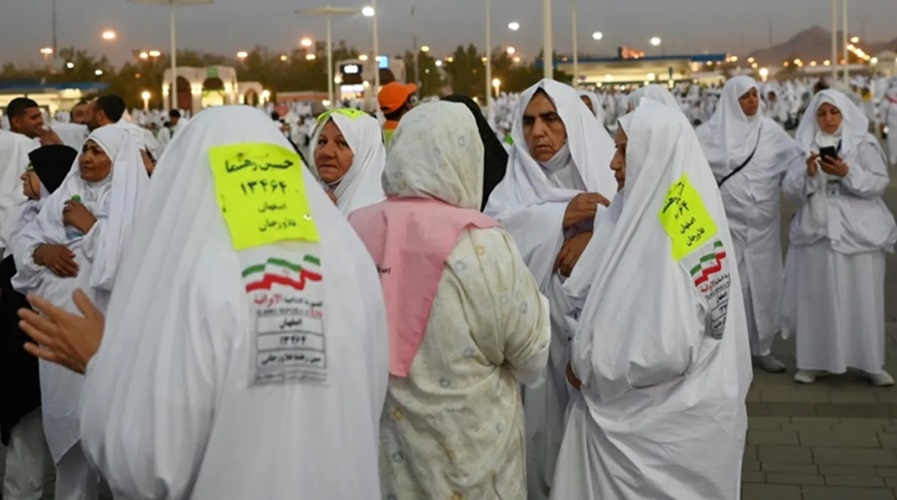 العراق تبدأ تفويج الحجاج الإيرانيين برا عبر منفذ عرعر