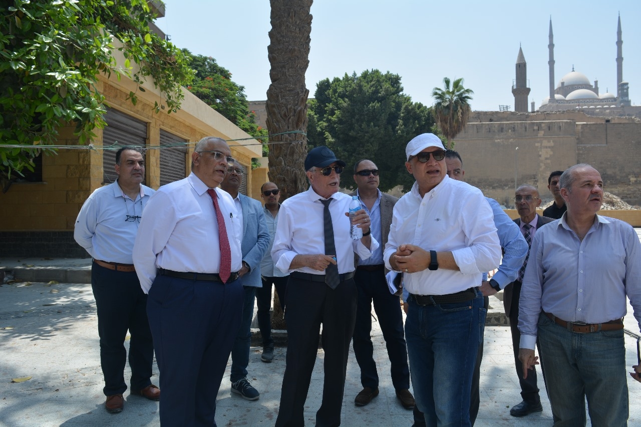 مستشار رئيس الجمهورية يتفقد اعمال التطوير الجارية بباب الفتوح ودرب اللبنانة
