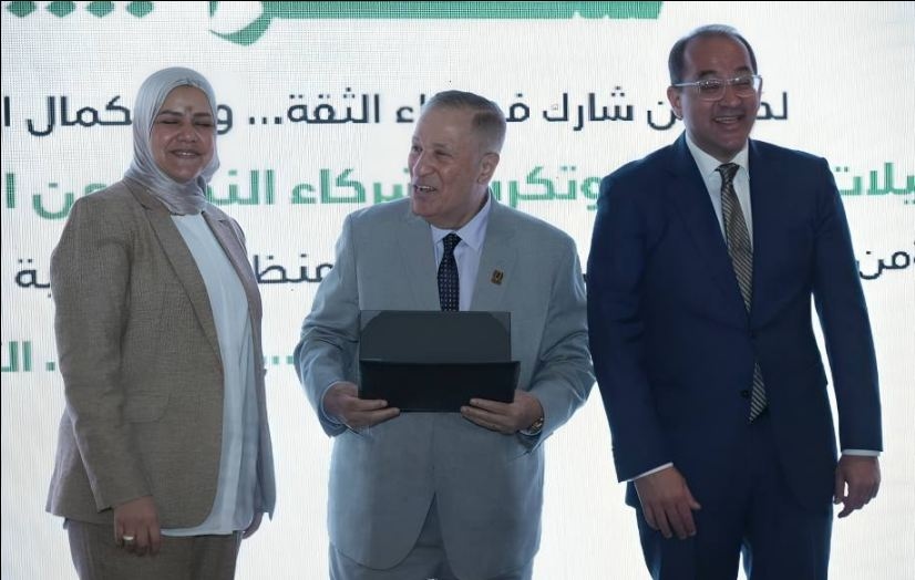 تكريم الدكتور محرم هلال فى مؤتمر 'شكرًا'