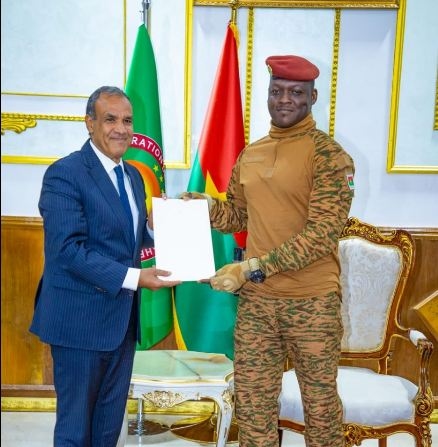 وزير الخارجية يسلم رسالة خطية من السيسي الى رئيس بوركينا فاسو