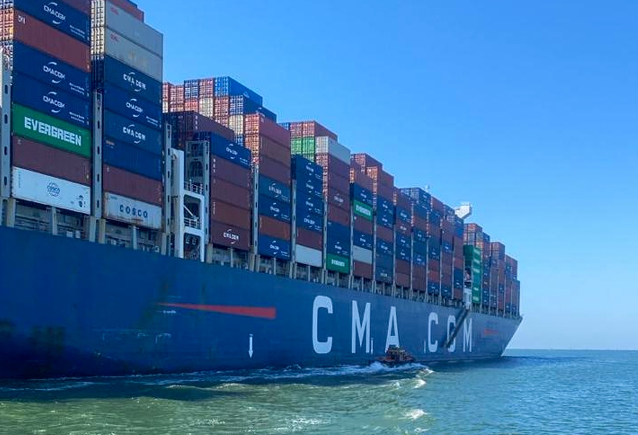 عبور سفينة الحاويات CMA CGM ZEPHYR بقناة السويس