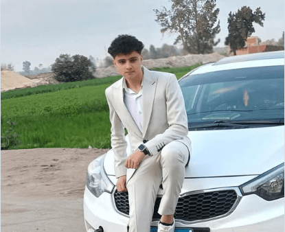 السيد الدمرداش يهنئ محمد عطية علي بنجاحه فى الثانوية