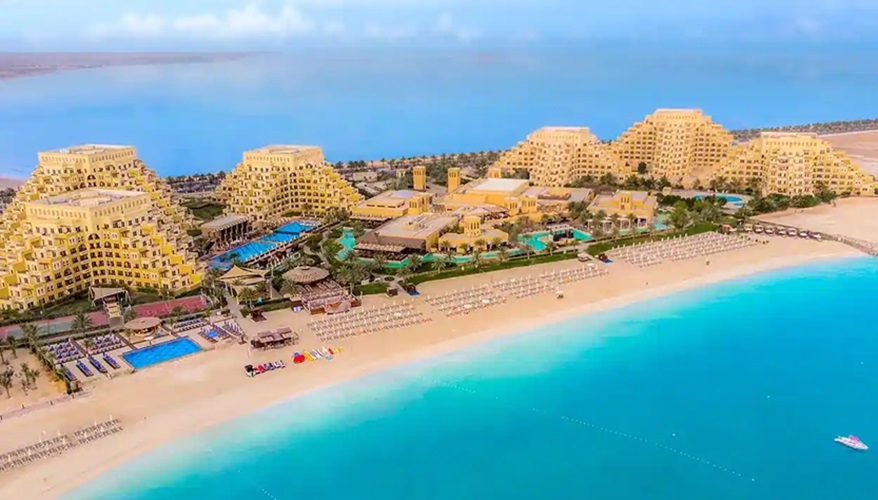 رأس الخيمة بالإمارات تستقبل 654 ألف زائر ونمو عائدات السياحة بالنصف الأول من 2025