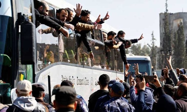 قطاع غزة.. وصول أسرى محررين من سجون الاحتلال إلى مدينة خان يونس- (صور )