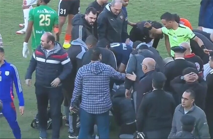 مصر.. إصابة مروعة لأحمد قندوسي وبكاء في الملعب
