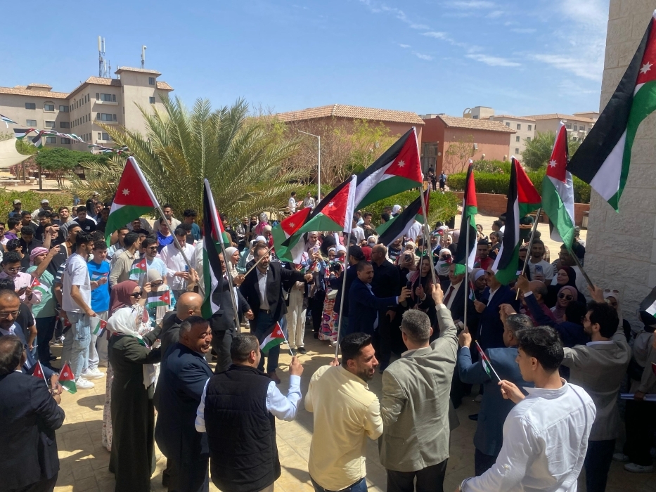 "جامعة العقبة للتكنولوجيا" تحتفل بيوم العلم وتثمن جهود نشامى الأجهزة الأمنية المباركة