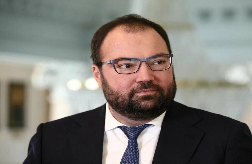 وزير التحول الرقمي الروسي: الذكاء الاصطناعي يمكن أن يحل محل نصف الموظفين الحكوميين