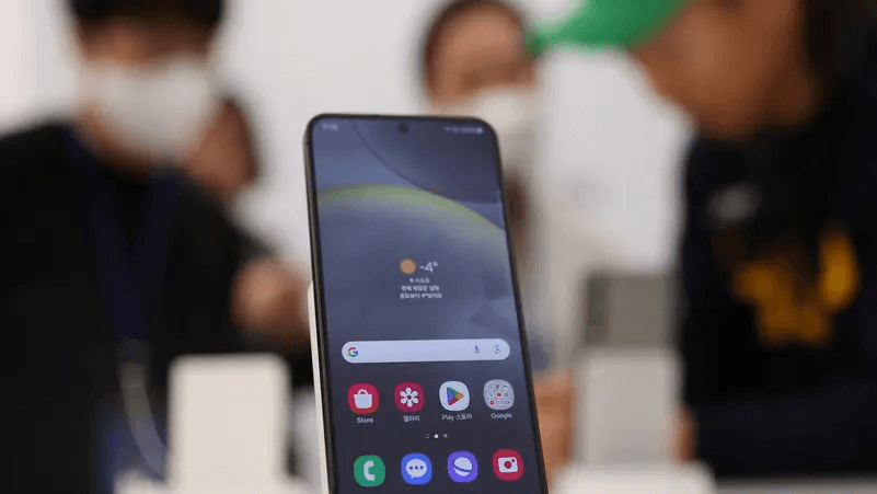 استئناف طرح تحديث "One UI 7" لهواتف "Galaxy S24" بعد توقف لأسبوع