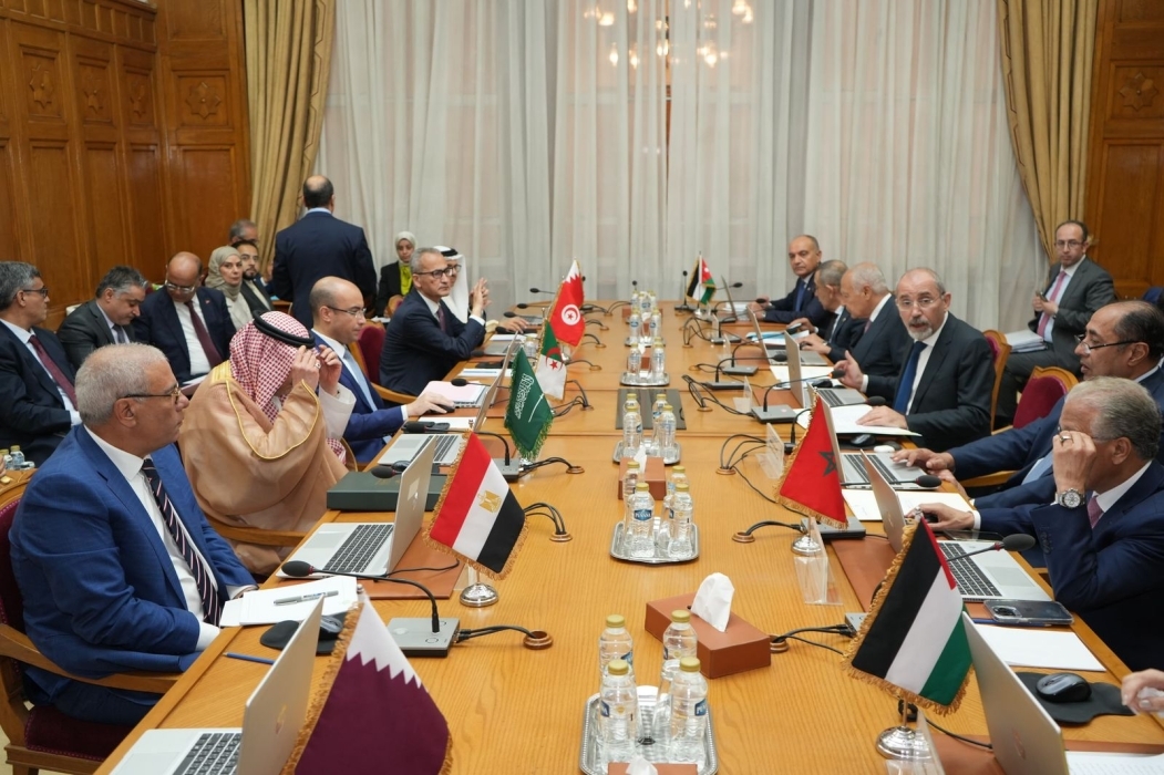وزير الخارجية يترأس اجتماعا لمواجهة السياسات والإجراءات الإسرائيلية غير القانونية
