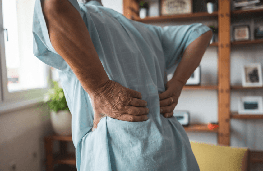 علاج واعد يستهدف السبب الكامن وراء آلام أسفل الظهر المزمنة