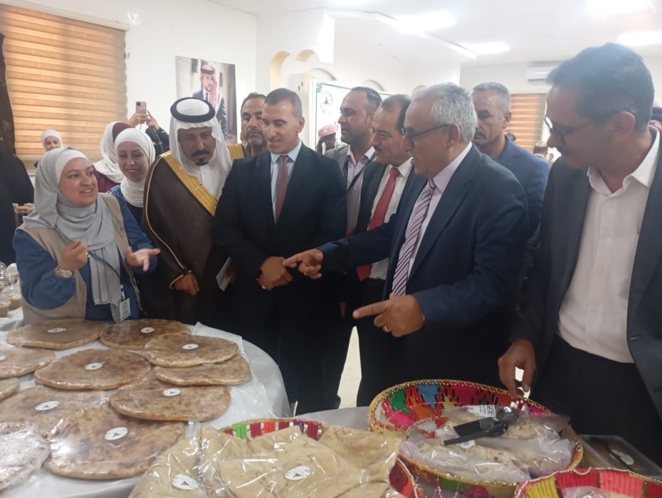 افتتاح البازار السنوي الأول لجمعية "الإتقان" في القطرانة