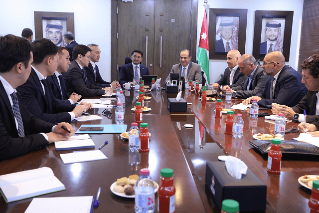 الأردن وكازاخستان يبحثان تعزيز التعاون في الابتكار الرقمي وصناعة الطيران