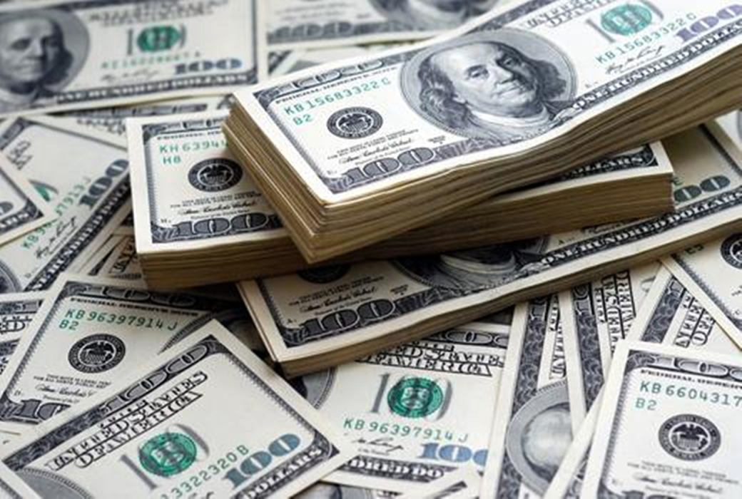 الدولار يتراجع متأثراً بانخفاض عوائد السندات الأميركية