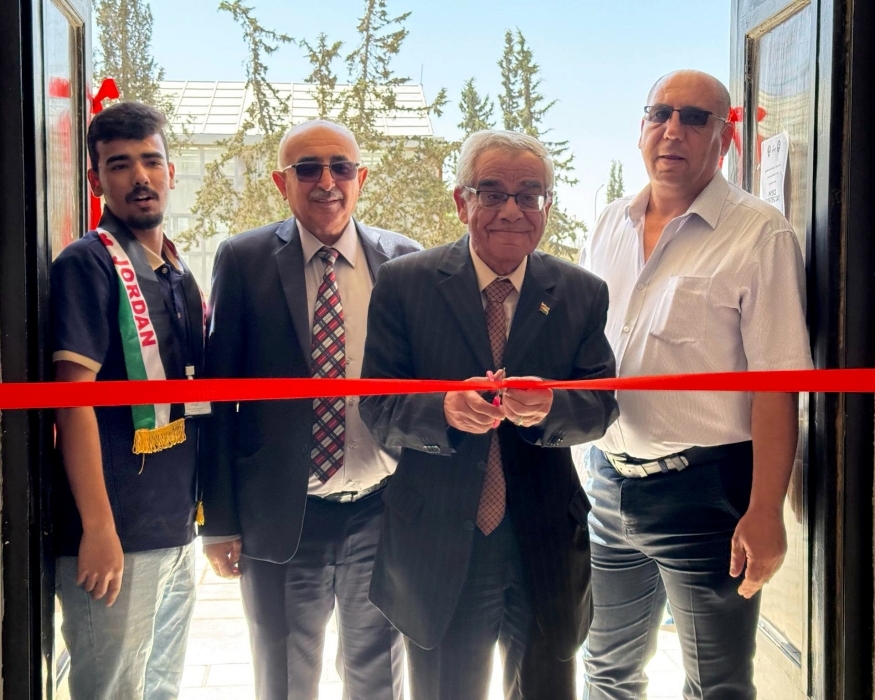 افتتاح اليوم العلمي الأول لطلبة قسم الفيزياء بالهاشمية
