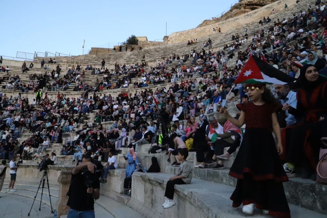 عمان تحتفل بعيد الاستقلال في أجواء مفعمة بالفخر والاعتزاز