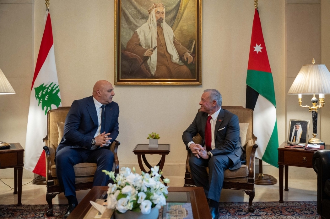 الملك والرئيس اللبناني يعقدان مباحثات في قصر بسمان